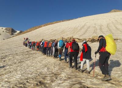 صعود کوهنوردان فسایی به قله کینو خوزستان