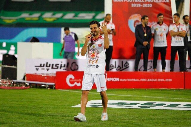 کری شجاع برای استقلالی ها در جشن قهرمانی پرسپولیس کری شجاع برای استقلالی ها در جشن قهرمانی پرسپولیس
